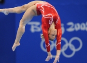 开云体育入口-北欧雪原与速度激情，当芬兰冰球拉开瑞典，黄喜灿在F1赛道接管争冠之战