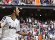 开云平台-米切尔攻防两端统治，76人险胜广东队，一场跨越篮球文化的对决