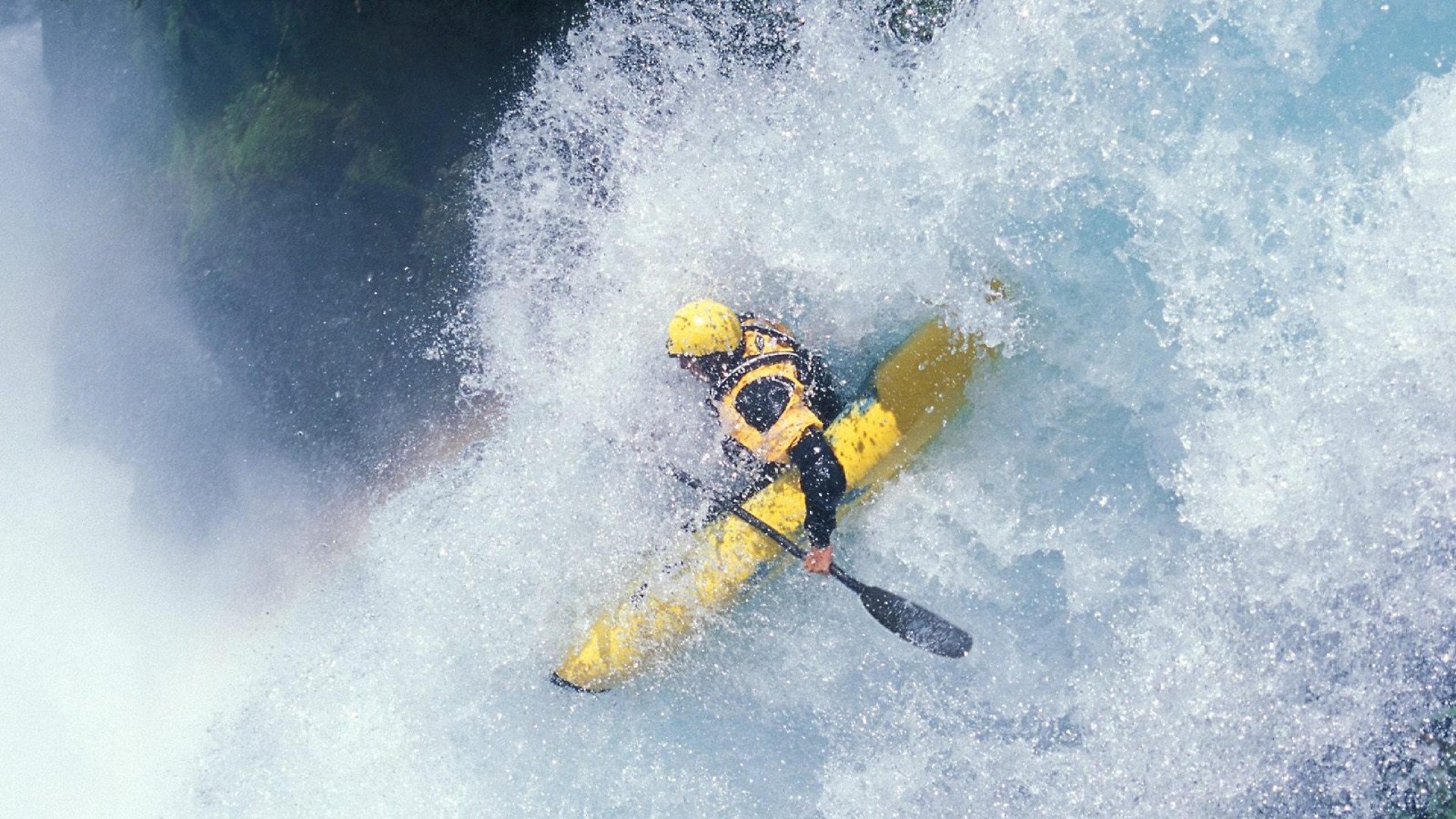 赛道与球场，F1新赛季揭幕战之夜，武切维奇如何主宰比赛走向