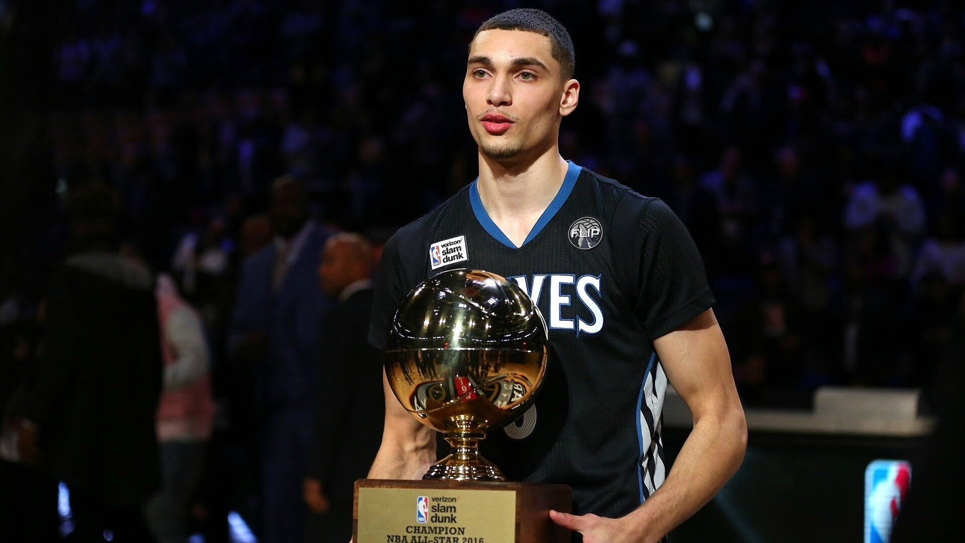 篮网击败浙江队，福克斯点燃赛场，一场跨越文化的篮球盛宴